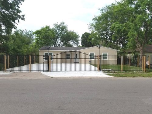 5631 Belarbor St, Houston, TX, 77033-3032 | Card Image