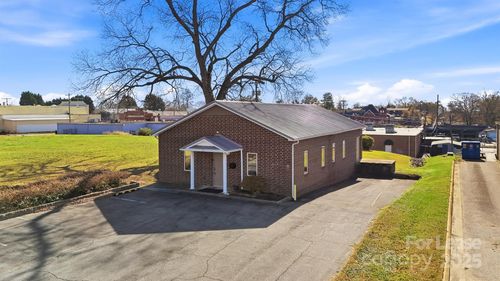 615 Main Ave Sw, Hickory, NC, 28602-2601 | Card Image