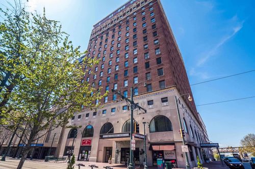 c-1-109 N Main St, Memphis, TN, 38103-5000 | Card Image