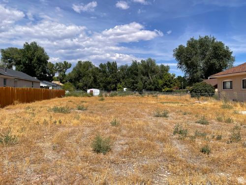 227 E 300 N, Richfield, UT, 84701-2333 | Card Image
