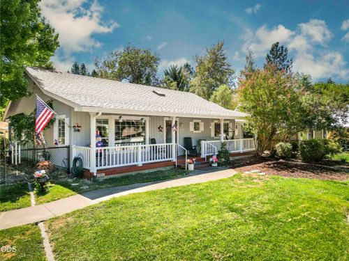 2200 Mayfield Dr, Grants Pass, OR, 97527-5127 | Card Image