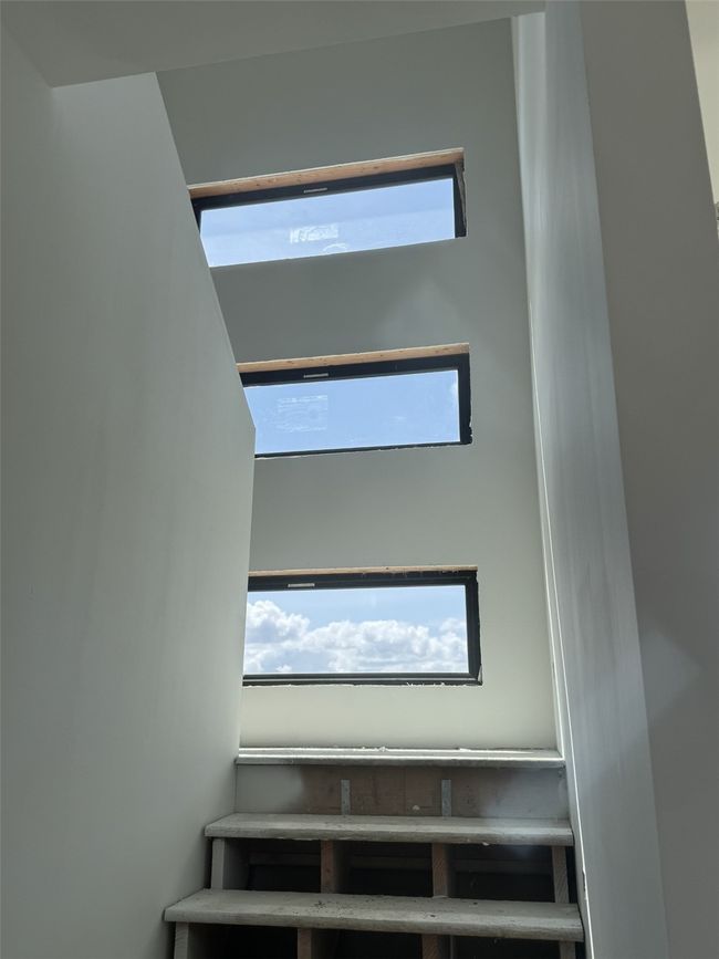 Primary suite & view deck | Image 10