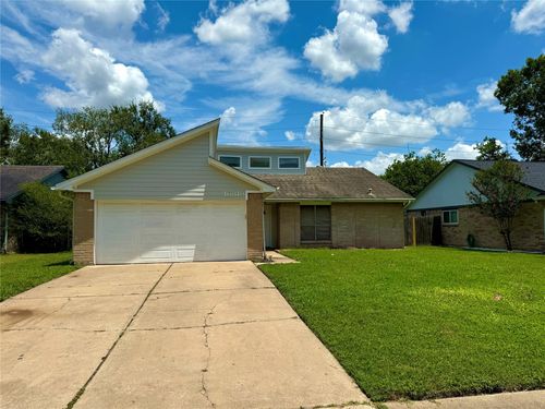 16819 Red Gully Dr, Sugar Land, TX, 77498-1923 | Card Image