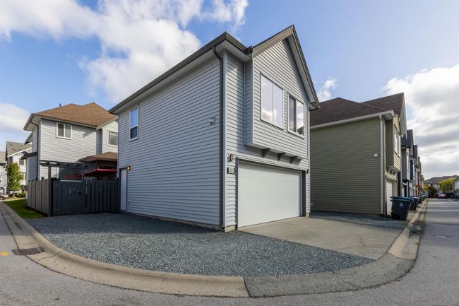 19222 70 Avenue, House other with 6 bedrooms, 4 bathrooms and 4 parking in Surrey BC | Image 3
