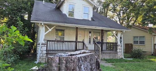 121 N Ash Ave, Independence, MO, 64053-1301 | Card Image
