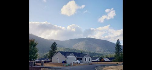 585 E Forks Cir, Cave Junction, OR, 97523-8506 | Card Image