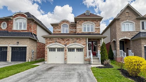 7 Woolacott Lane, Bowmanville, ON, L1C0J4 | Card Image