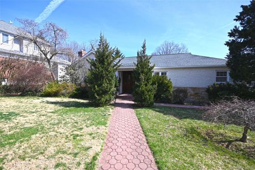 10 Stony Run Rd, Great Neck, NY, 11023-1924 | Card Image