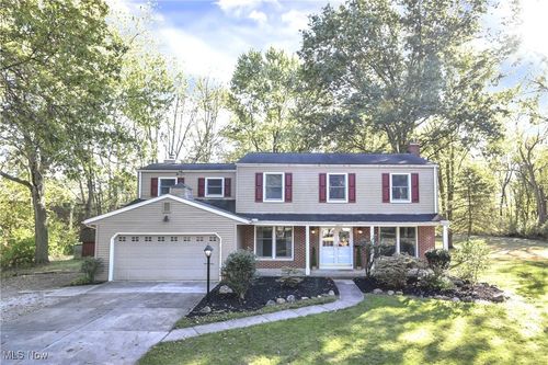 6617 Sutton Dr, North Olmsted, OH, 44070-4811 | Card Image