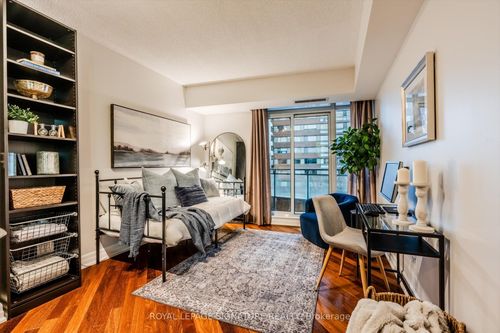 709-8 Scollard St, Toronto, ON, M5R1M2 | Card Image