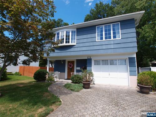 24 Della Ave, Pompton Plains, NJ, 07444-2008 | Card Image
