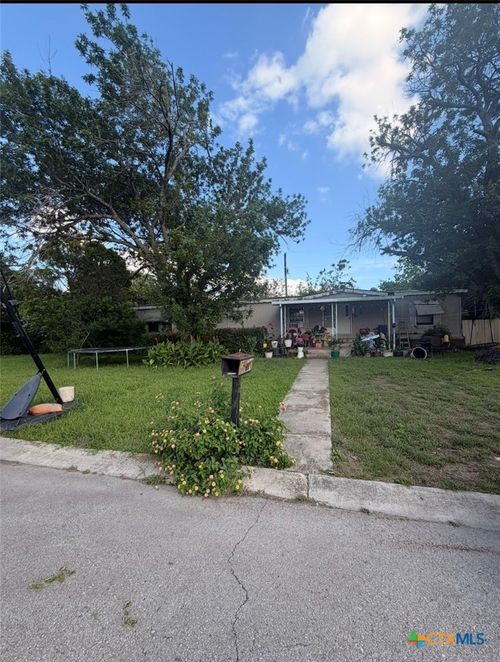 185 S West End Ave, New Braunfels, TX, 78130-6919 | Card Image
