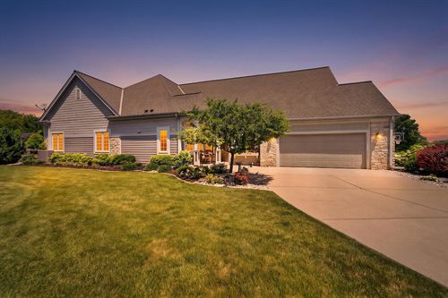 W162N5533 Westwind Dr, Menomonee Falls, WI, 53051-7828 | Card Image
