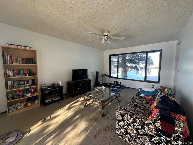 502 Busteed St, House other with 6 bedrooms, 4 bathrooms and 6 parking in Kerrobert SK | Image 9