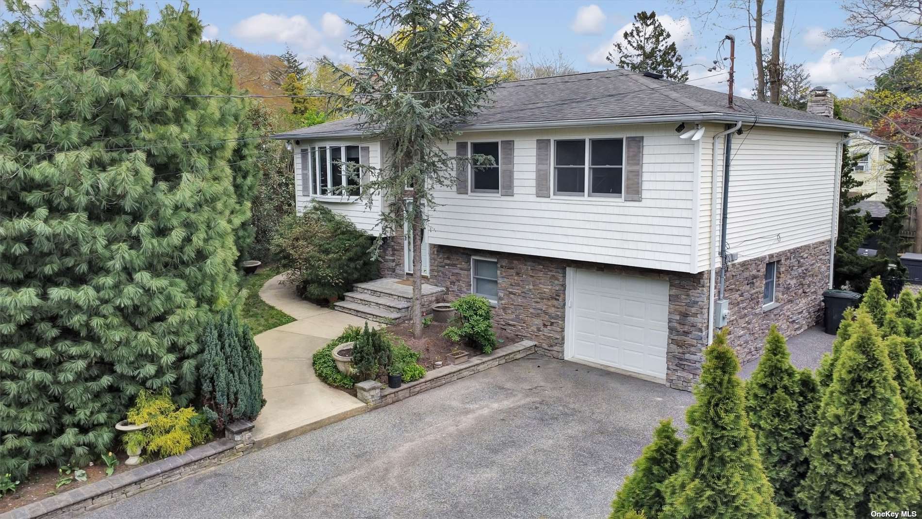 Oliver St, Wading River, NY 11792