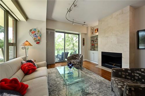 apt-207-4950 Central St, Kansas City, MO, 64112-2524 | Card Image