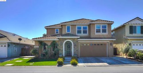 8422 Pinehollow Cir, Discovery Bay, CA, 94505-2673 | Card Image