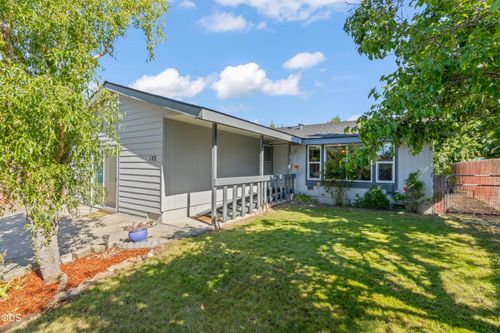172 Se Tracie St, Madras, OR, 97741-8600 | Card Image