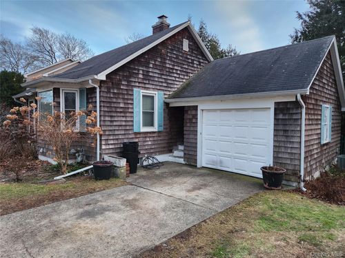 53 Riverside Dr, Riverhead, NY, 11901-2414 | Card Image