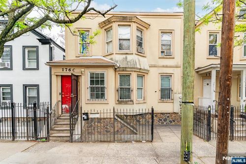 176C Parker St, Newark, NJ, 07104-5678 | Card Image