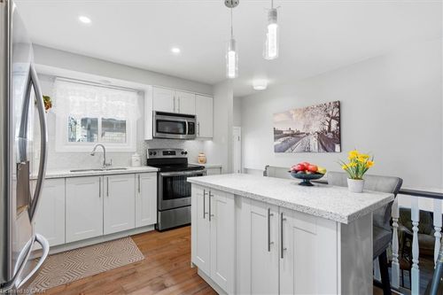 40 Lyton Cres, Stoney Creek, ON, L8J2C9 | Card Image