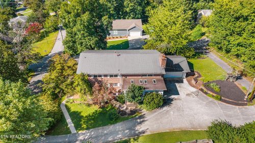 201 Highland Cir, Lenoir City, TN, 37772-2130 | Card Image