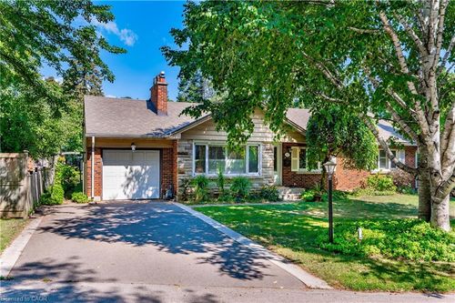 557 Stillwater Cres, Burlington, ON, L7T3M8 | Card Image