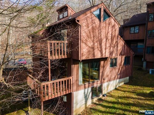 17 Village Way, Vernon, NJ, 07462 | Card Image