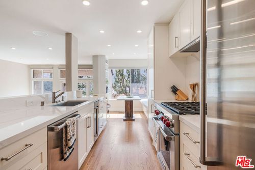 17083 Palisades Cir, Pacific Palisades, CA, 90272-2139 | Card Image