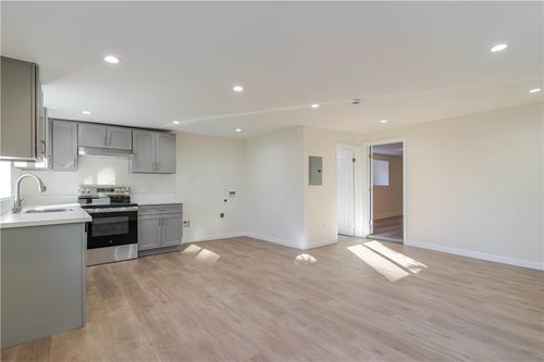 10528 Hillhaven Ave, Tujunga, CA, 91042-1543 | Card Image