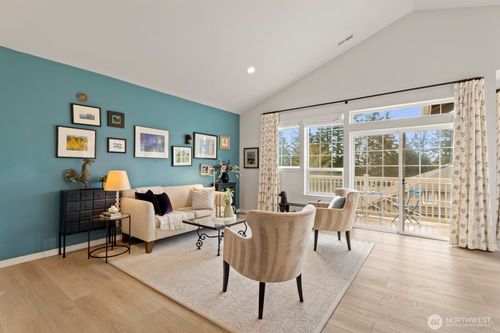 18560 Ne 57th St, Redmond, WA, 98052-6113 | Card Image