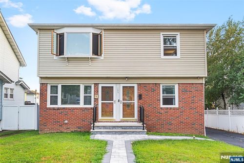 195 Park St, Ridgefield Park, NJ, 07660-1728 | Card Image
