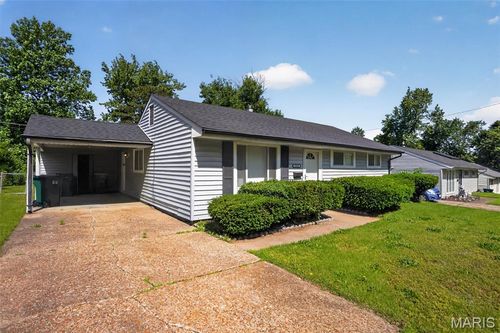 5563 Winchelsea Dr, Saint Louis, MO, 63121-1341 | Card Image