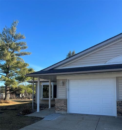 206 E 13th St, Vinton, IA, 52349-1842 | Card Image