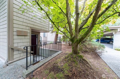 c101-13730 15th Ave Ne, Seattle, WA, 98125-3116 | Card Image