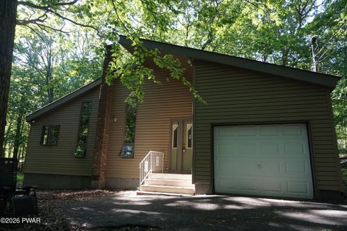 109 Eagle Ct, Bushkill, PA, 18324-8825 | Card Image