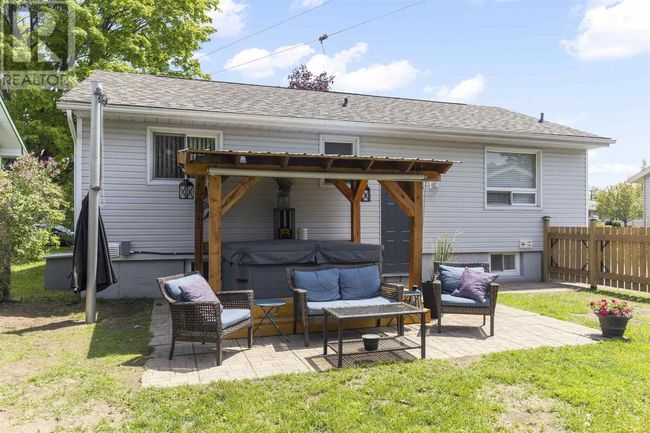 140 Ashgrove Ave, Home with 2 bedrooms, 2 bathrooms and null parking in Sault Ste. Marie ON | Image 10