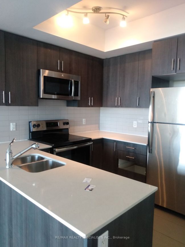 807 - 550 N Service Rd, Condo with 2 bedrooms, 2 bathrooms and null parking in Grimsby ON | Image 6