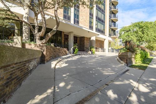 807-929 N Astor Street, Milwaukee, WI, 53202 | Card Image