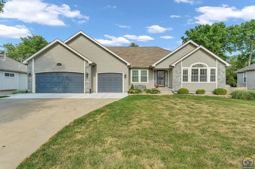 4330 Se Oakwood St, Topeka, KS, 66609-1642 | Card Image