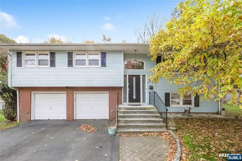 55 Carlson Ct, Closter, NJ, 07624-1307 | Card Image