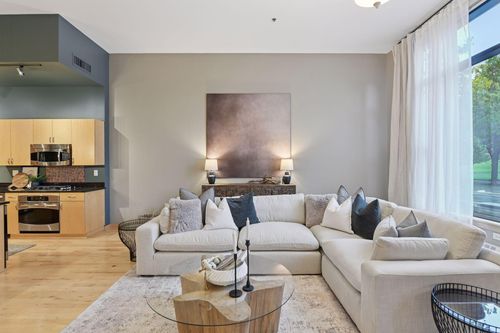 unit-114-215 10th Ave S, Minneapolis, MN, 55415-1755 | Card Image