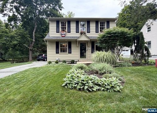 837 Circle Ave, Franklin Lakes, NJ, 07417-1407 | Card Image