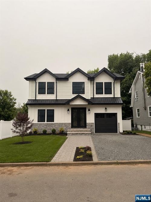 49 Glenwood Dr N, Bergenfield, NJ, 07621-3345 | Card Image