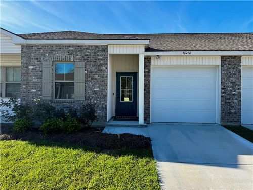 16218 Thorncrown Ln, Baton Rouge, LA, 70816-3257 | Card Image