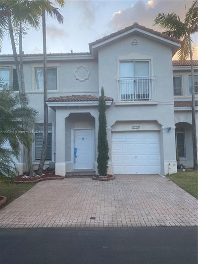 5728 Nw 113th Ave, Townhouse with 3 bedrooms, 3 bathrooms and null parking in Doral FL | Image 2