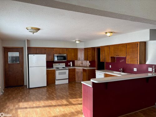 2209 Lawler St, Emmetsburg, IA, 50536-2329 | Card Image