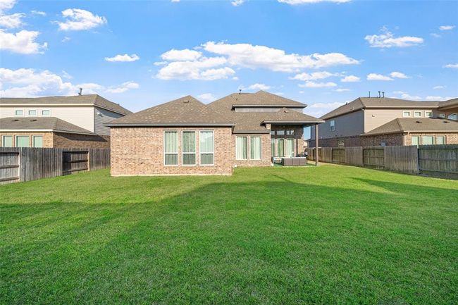 9207 Secretariat Ln, House other with 4 bedrooms, 4 bathrooms and 3 parking in Mont Belvieu TX | Image 4