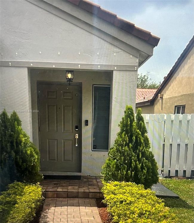 1556 Mira Vista Cir, For Rent in Weston Zoocasa