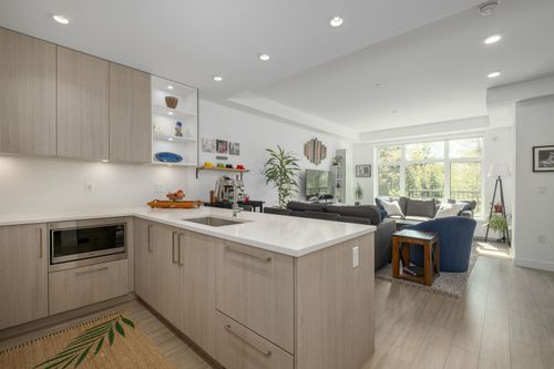 111-747 E 3rd St, North Vancouver, BC, V7L1G8 | Card Image